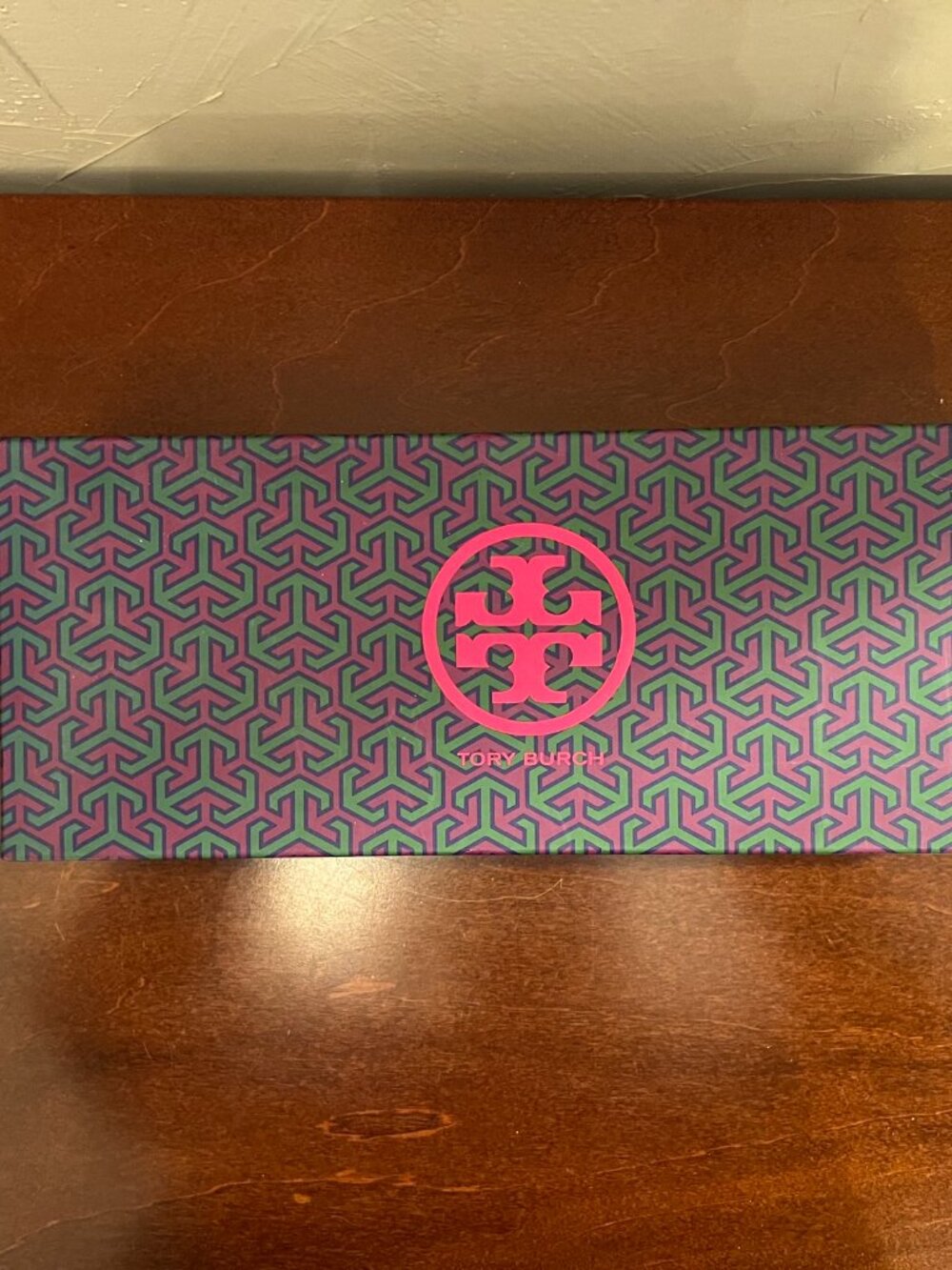 Tory Burch Women’s Black Flip Flop Sandals Gold Logo PVC Thong - Size 7 - Picture 8 of 10